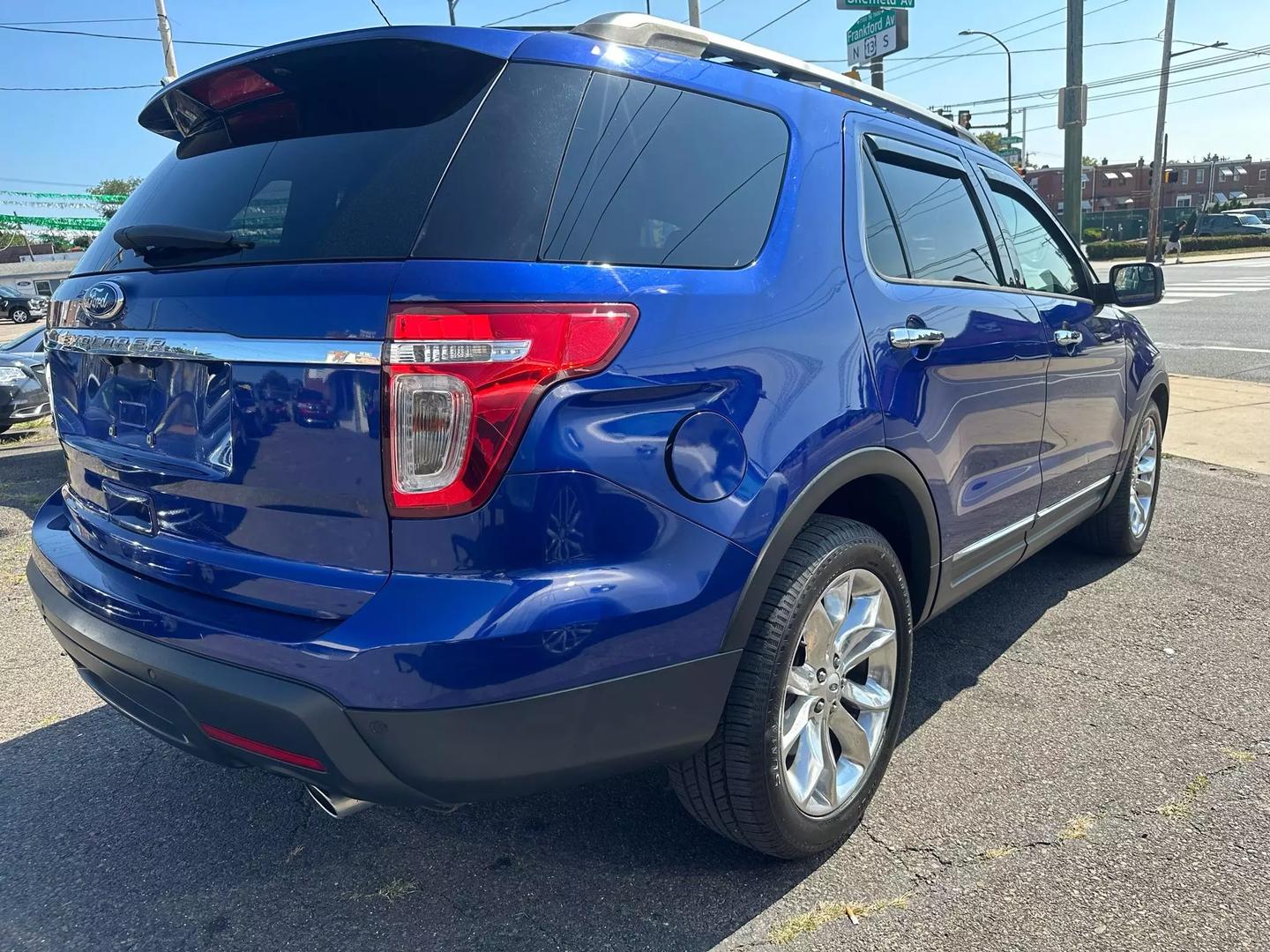 2014 Ford Explorer SUV with a spacious interior and sleek design, highlighting its modern features and powerful build.