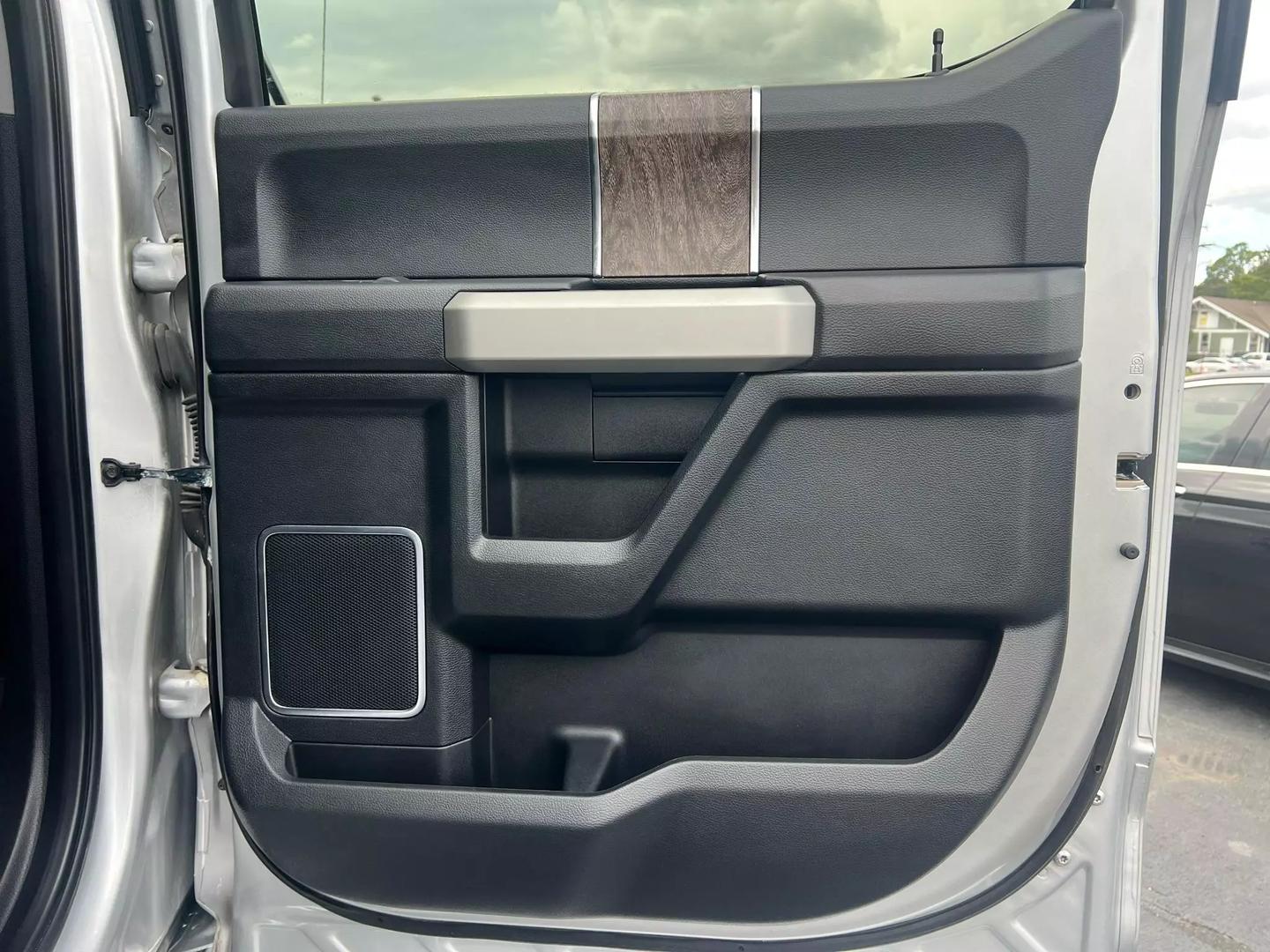 2019 Ford F250 Super Duty Crew Cab - Image 17