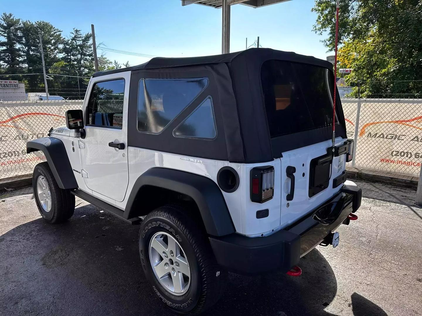 2016 Jeep Wrangler - Image 13