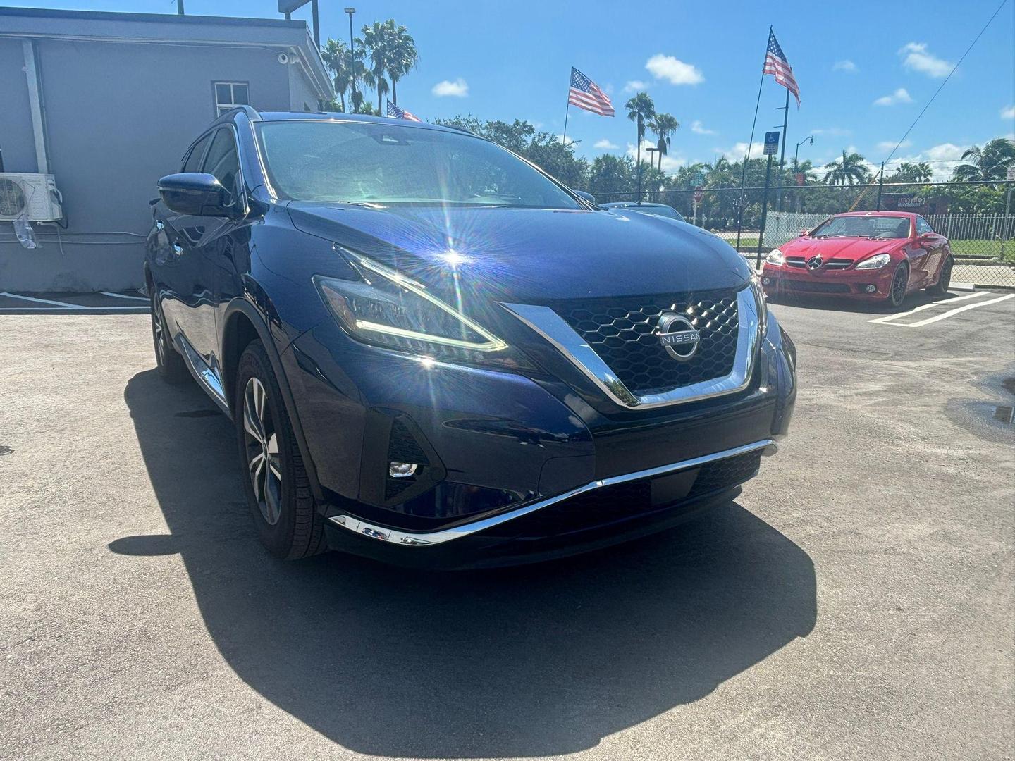 Nissan Murano's photo