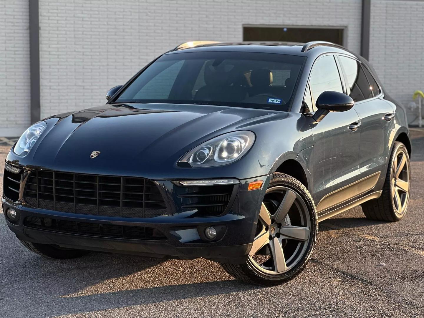 2016 Porsche Macan - Image 2