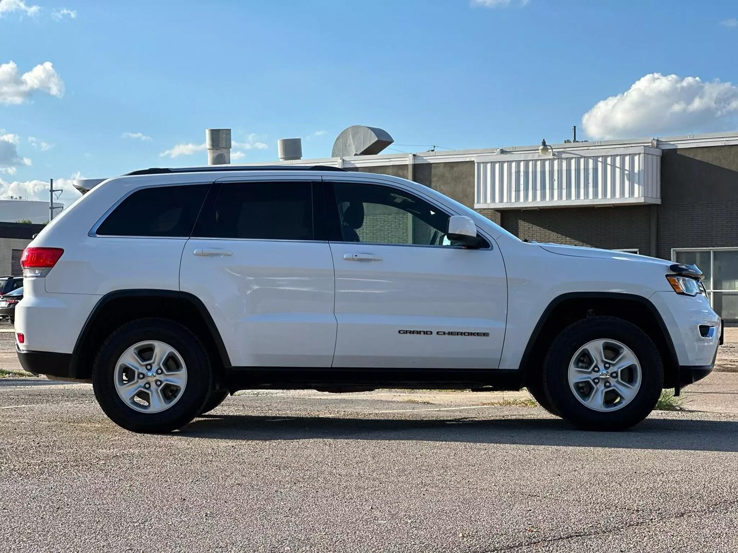 2017 Jeep Grand Cherokee - Image 10