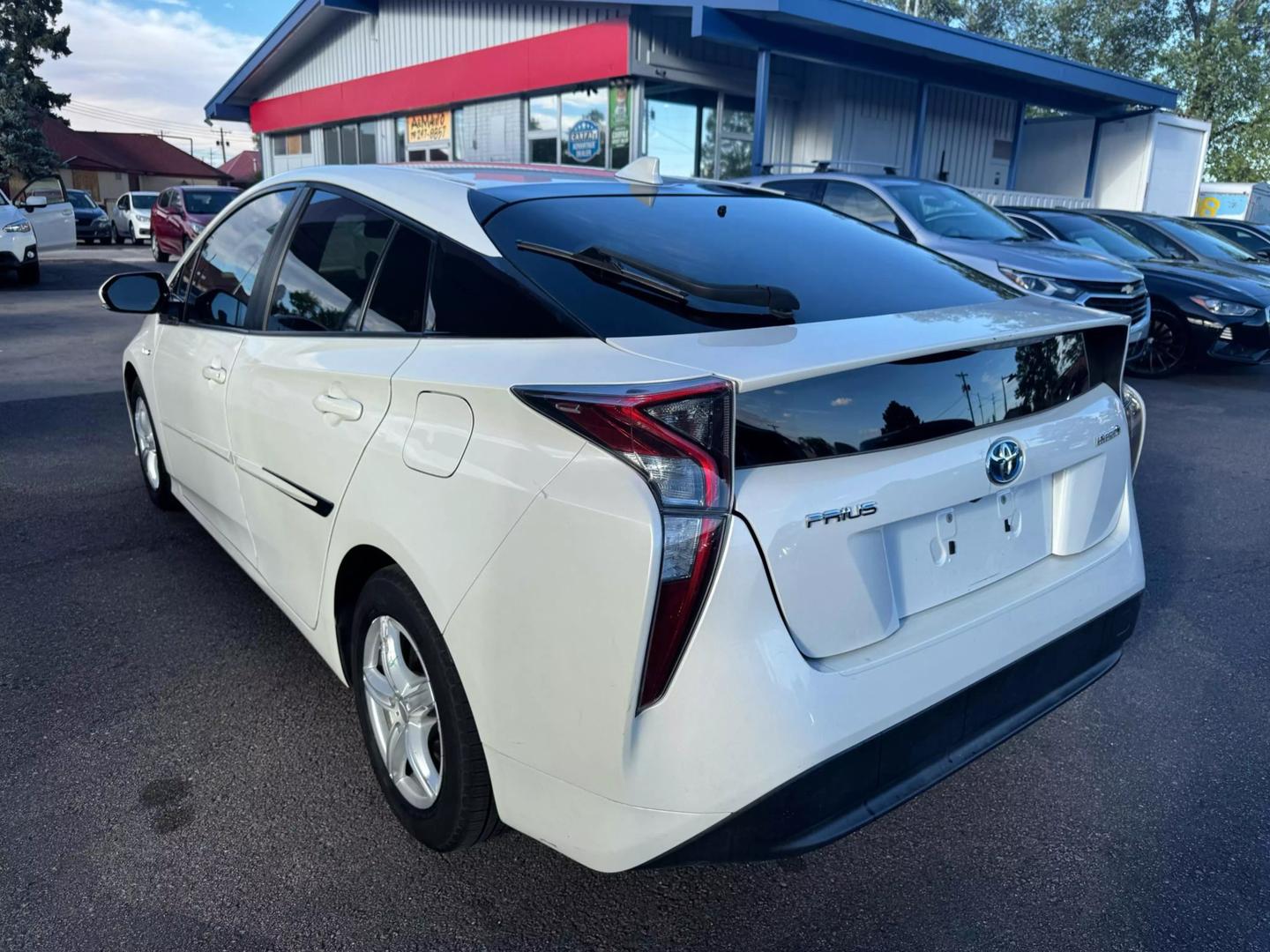 2016 Toyota Prius Four photo 6