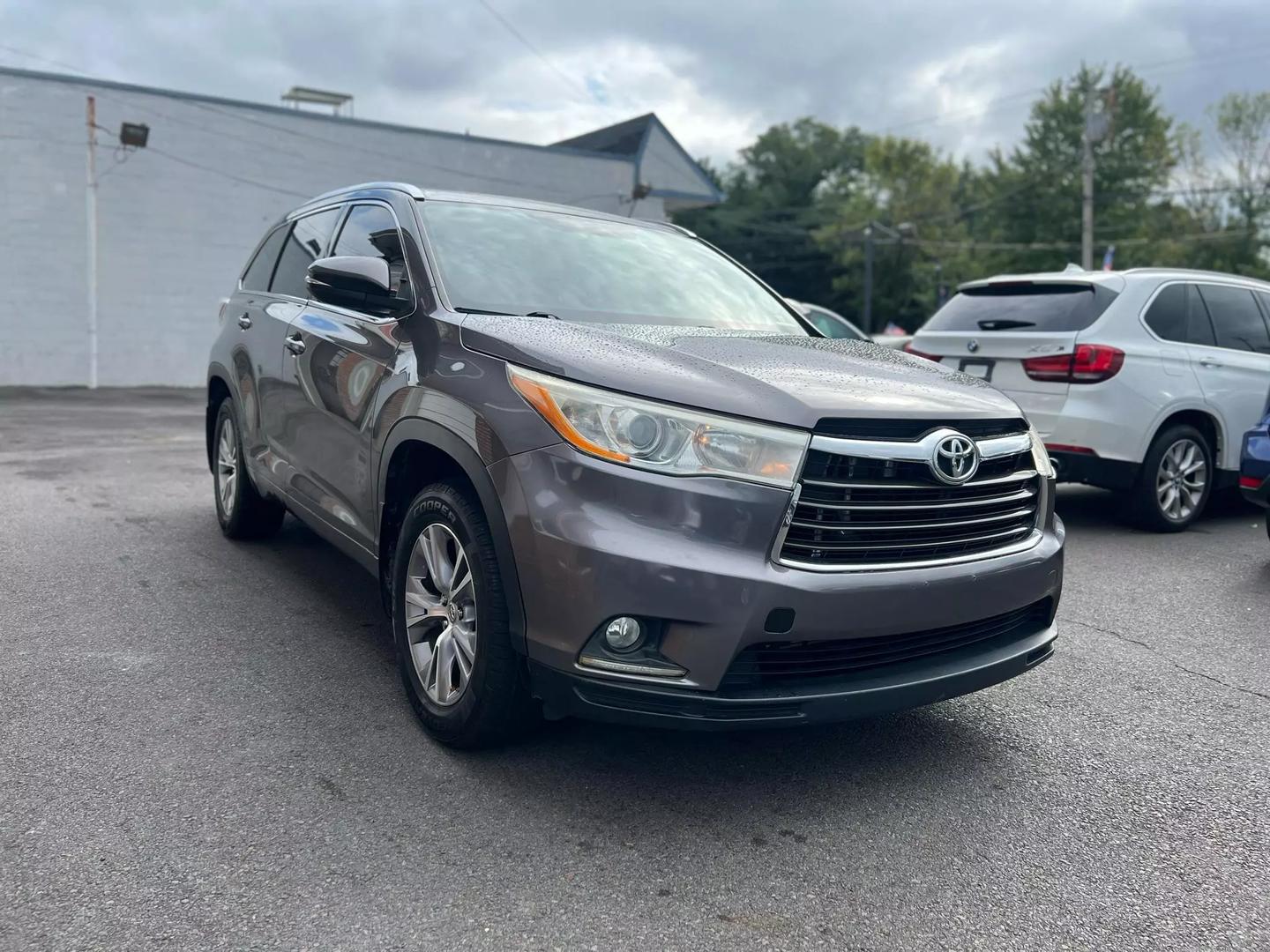 2014 Toyota Highlander XLE AWD Sport Utility – Reliable and Spacious Family SUV