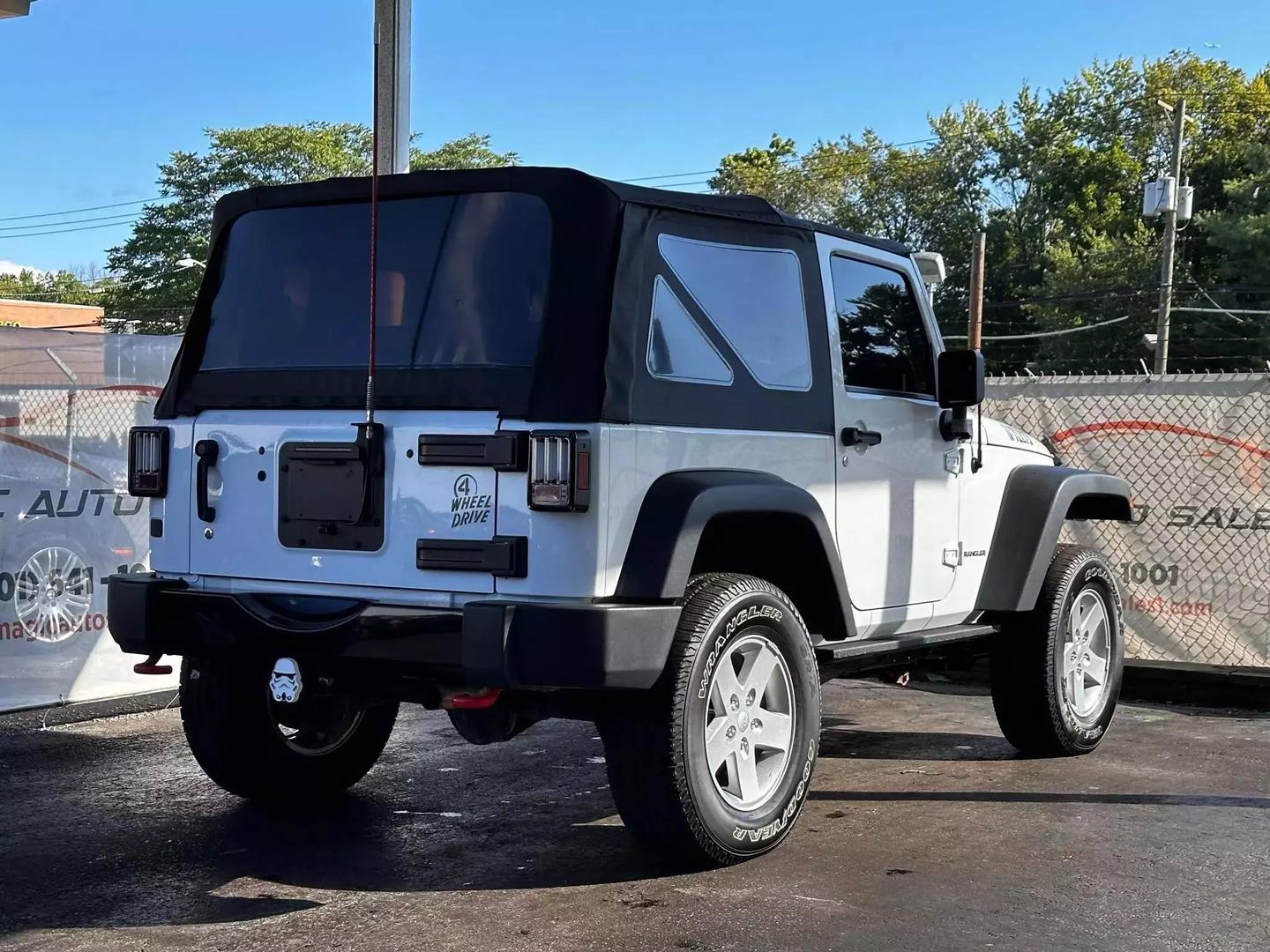 2016 Jeep Wrangler - Image 9