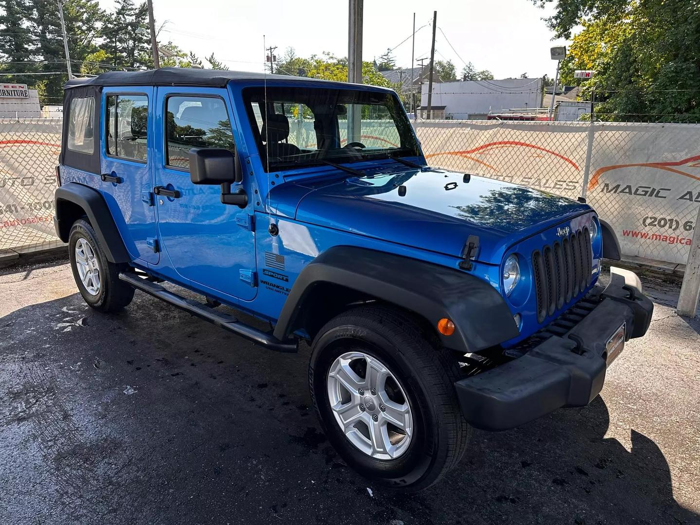 2016 Jeep Wrangler - Image 11