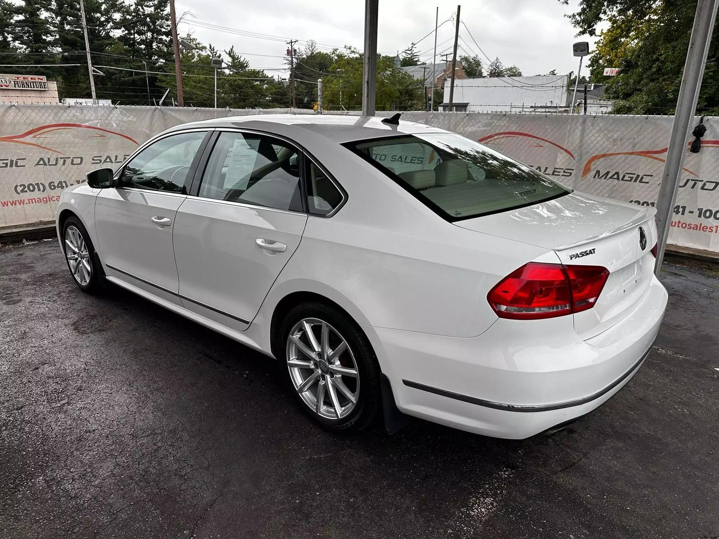 2015 Volkswagen Passat - Image 13