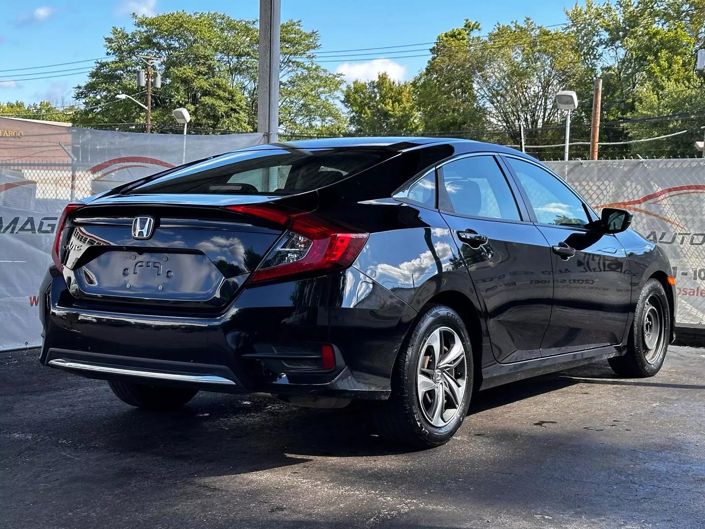 2019 Honda Civic - Image 9