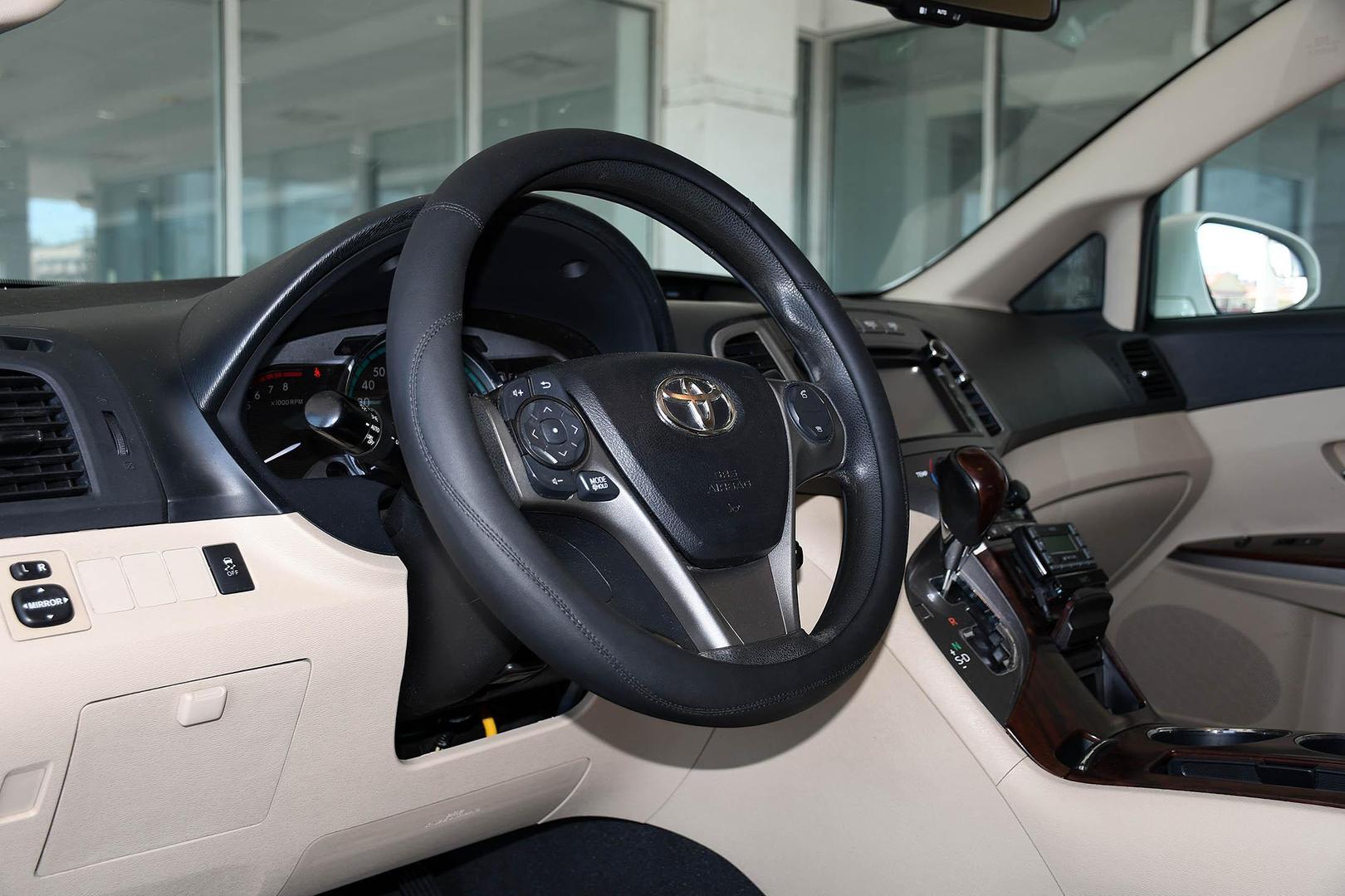 2013 Toyota Venza LE photo 22