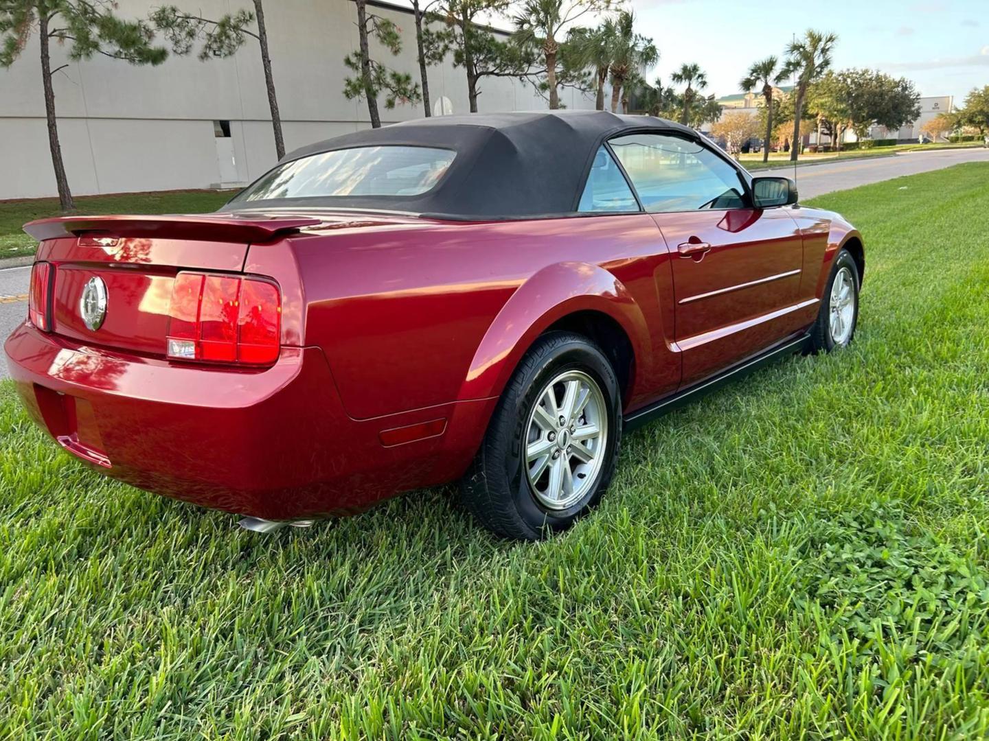 2007 Ford Mustang Premium photo 6