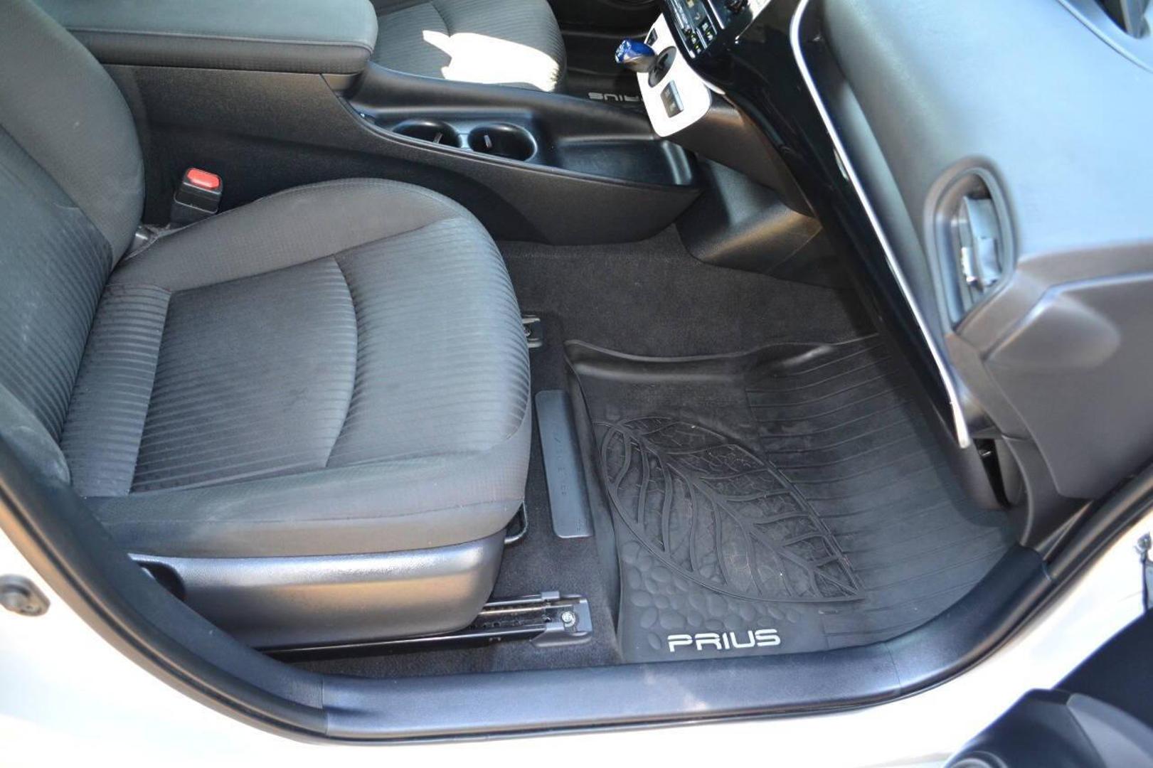 2018 Toyota Prius One photo 25