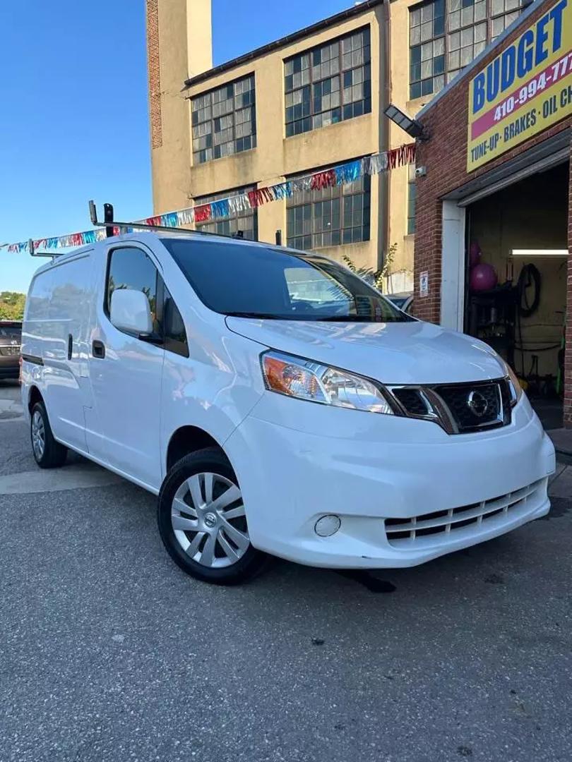 Nissan NV200's photo