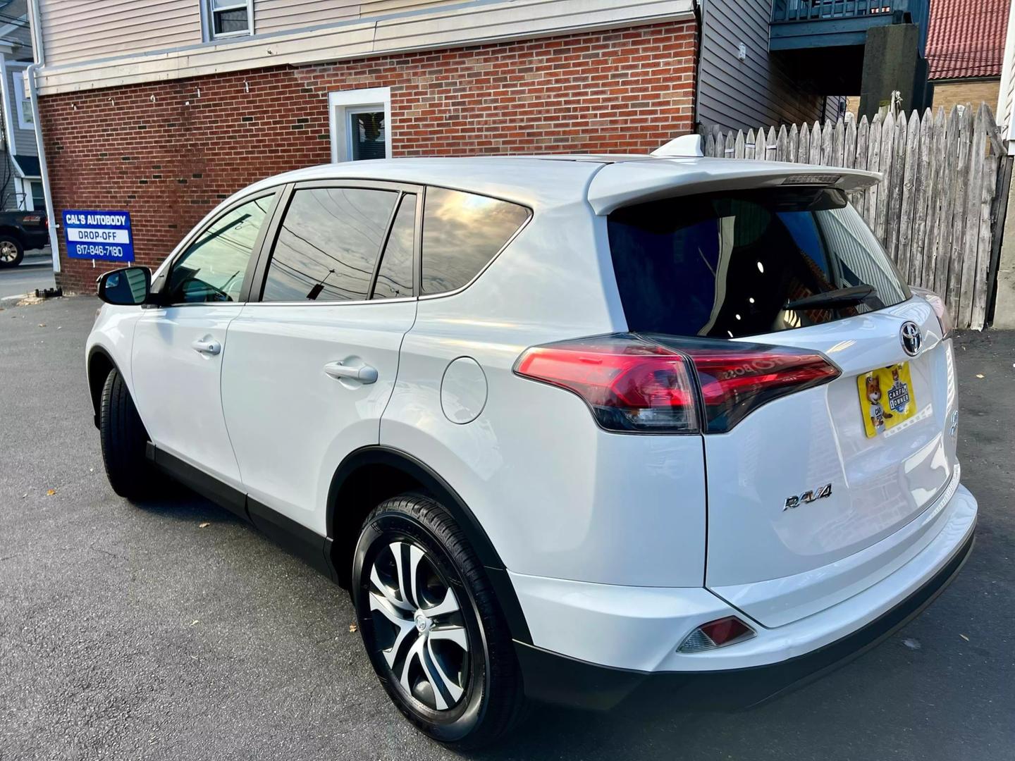 2018 Toyota RAV4 LE photo 6