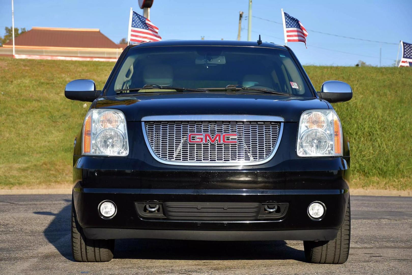 2014 GMC Yukon XL SLT photo 3