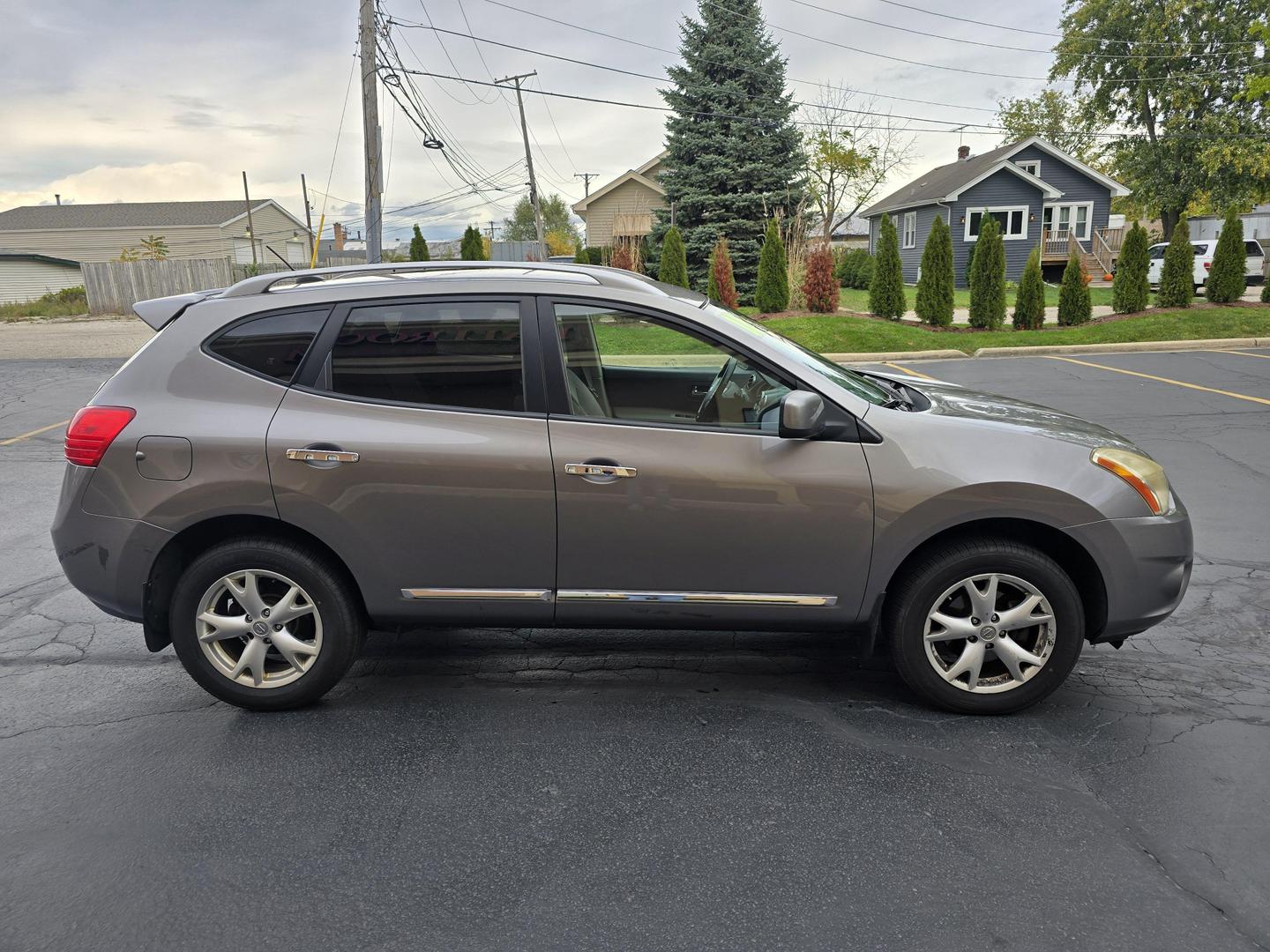 2011 Nissan Rogue SV photo 14