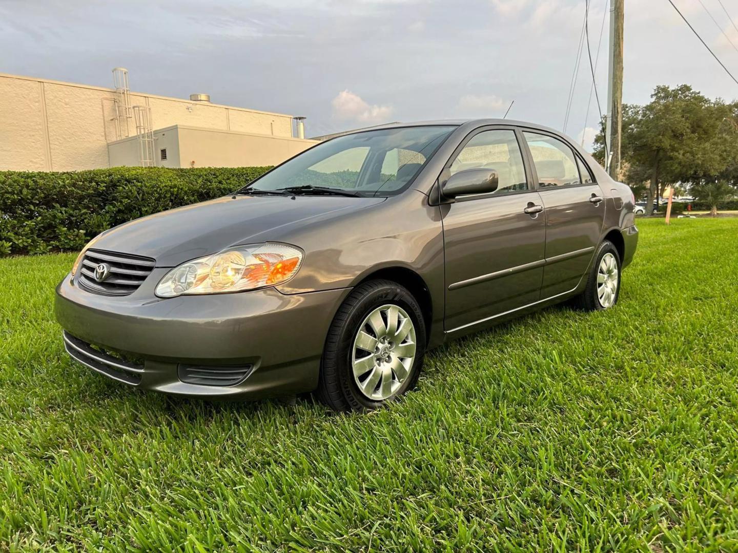 2004 Toyota Corolla CE photo 3