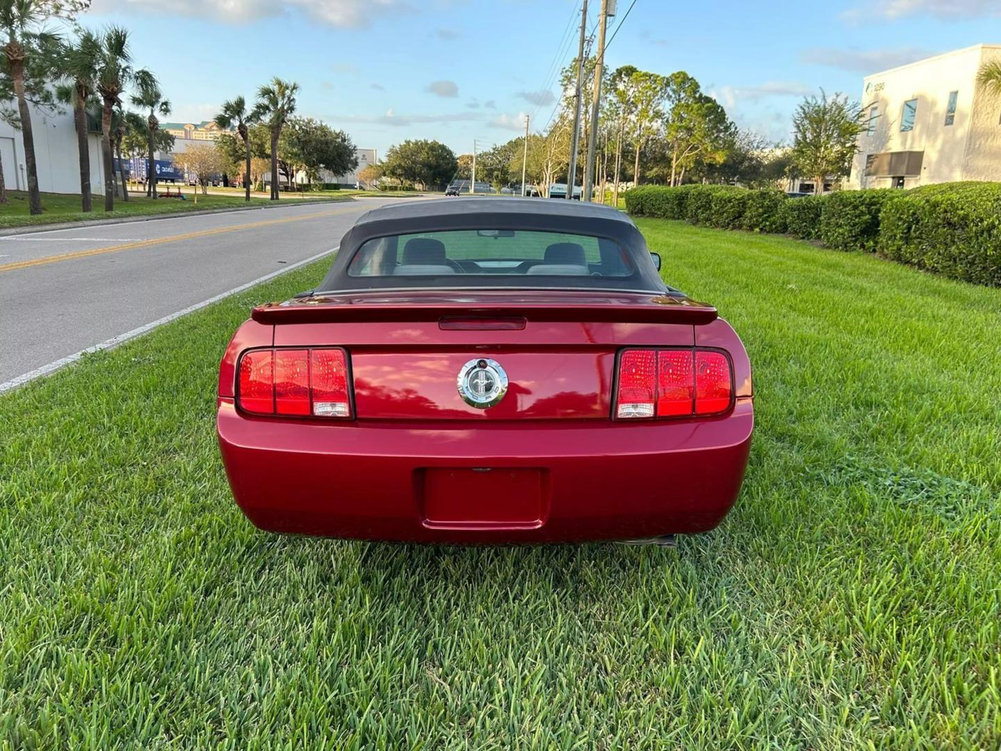 2007 Ford Mustang Premium photo 4