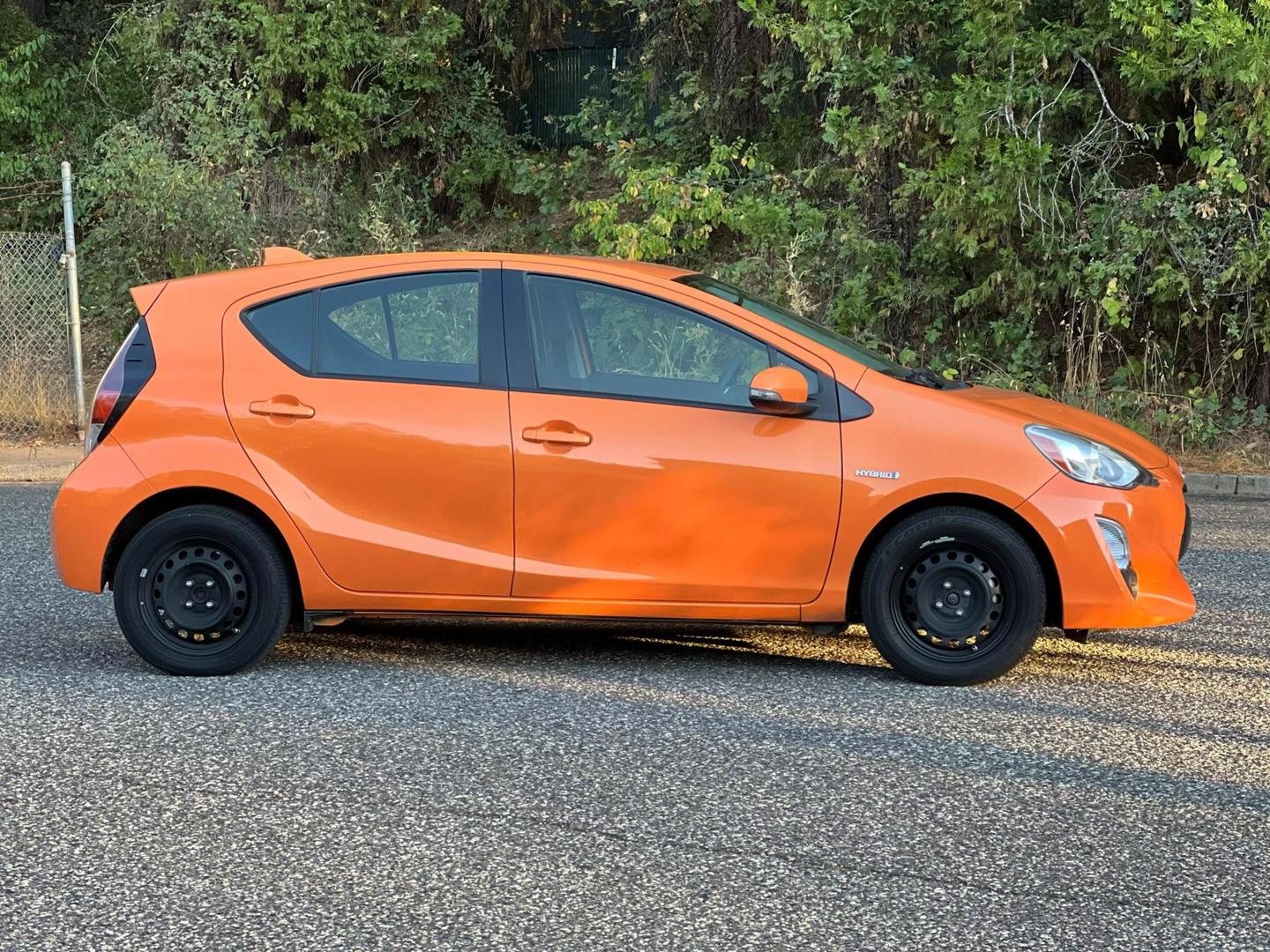 2015 Toyota Prius c One photo 5