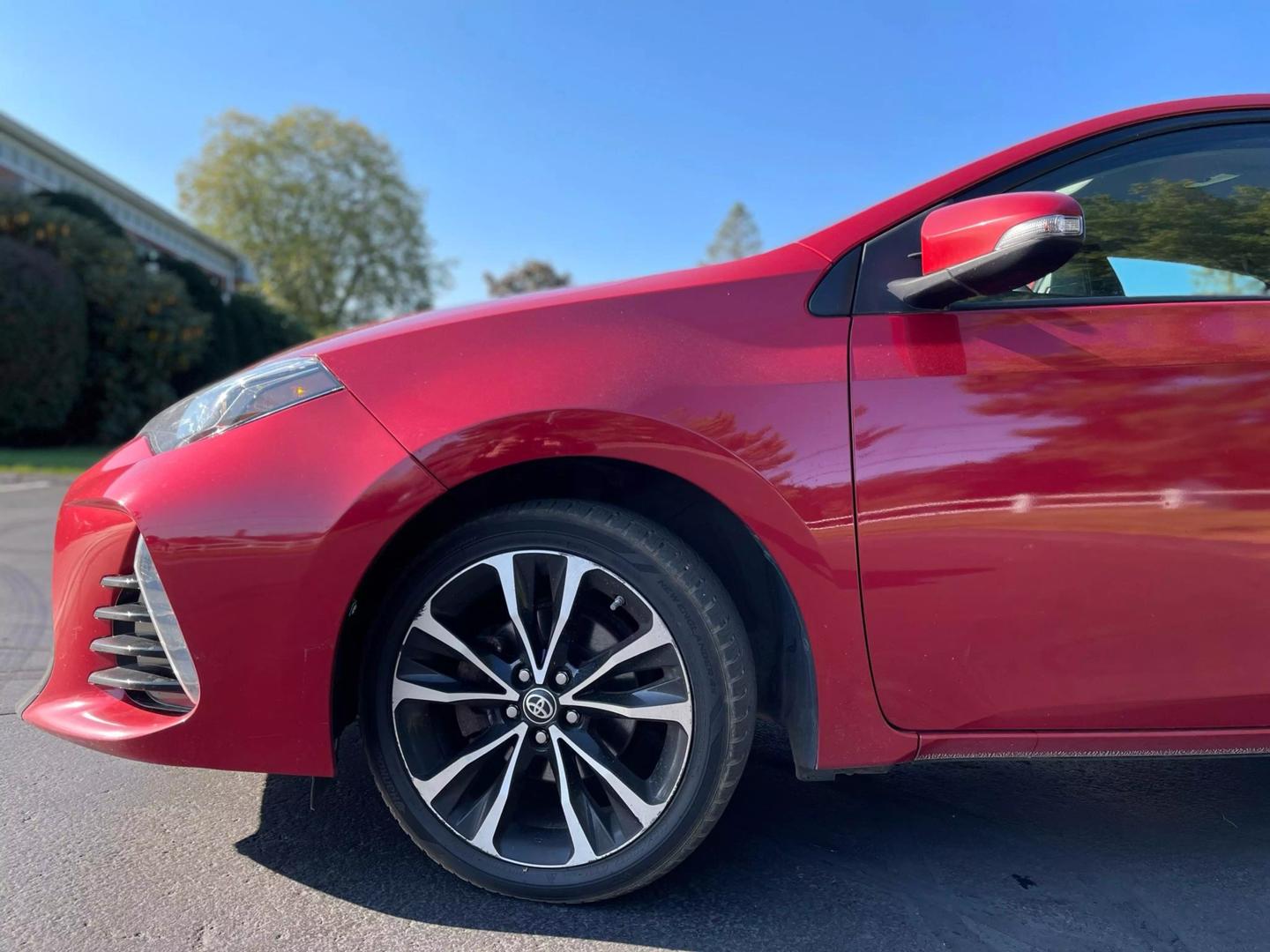 2017 Toyota Corolla SE photo 28