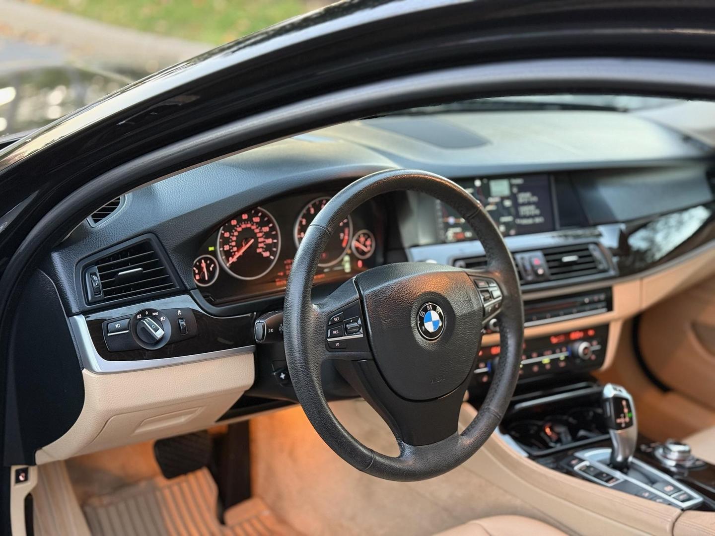 2012 BMW 5 Series 535i photo 20