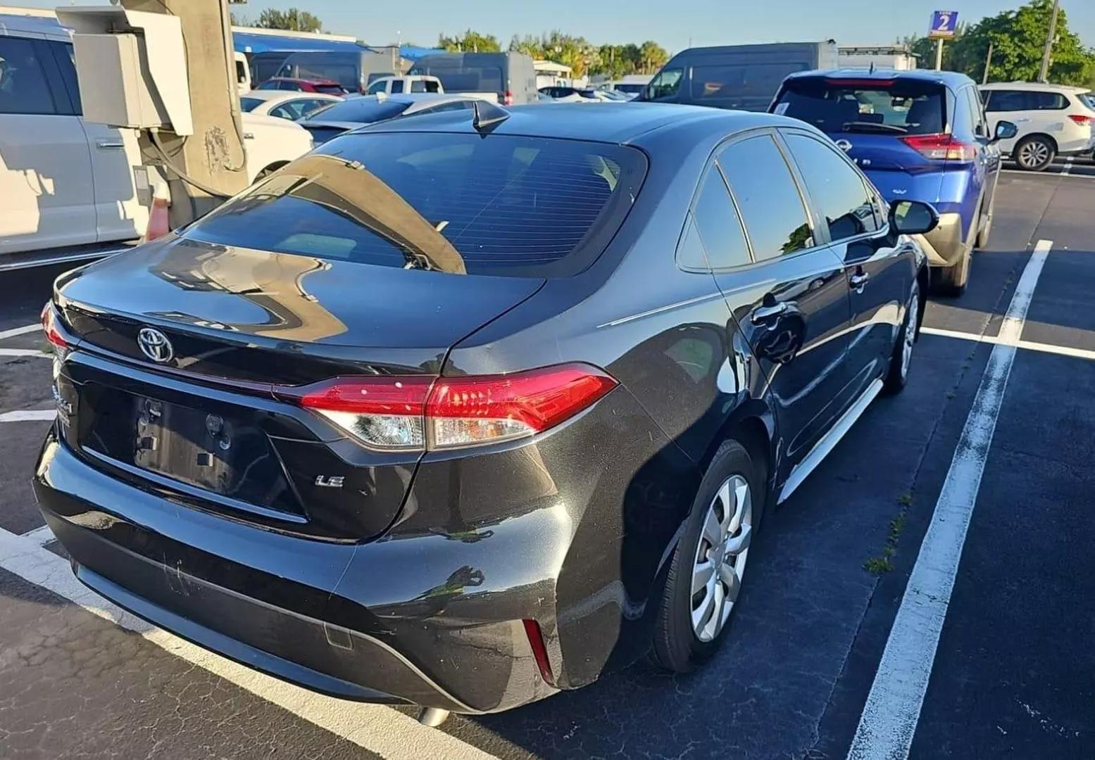 2021 Toyota Corolla LE photo 2