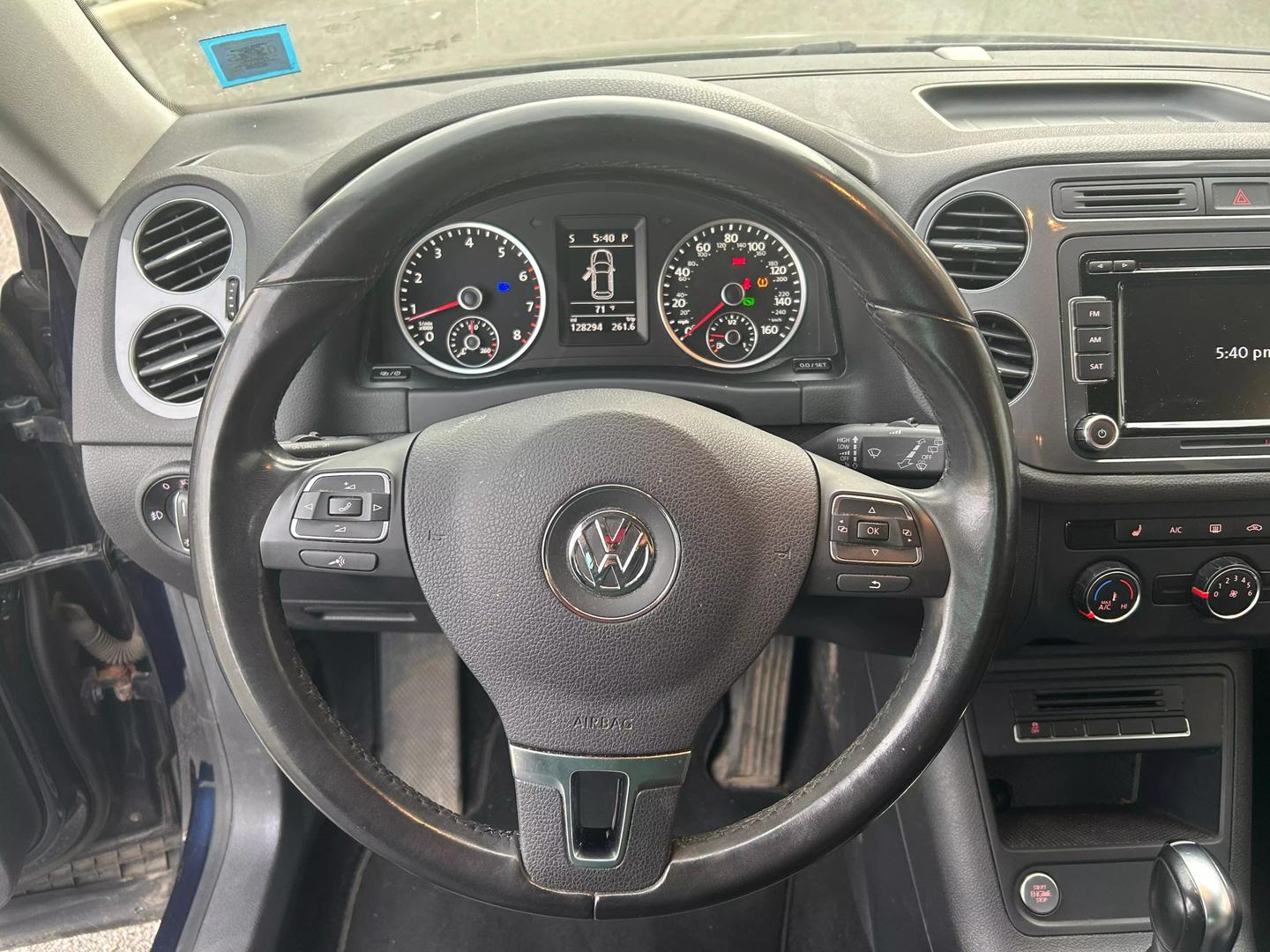 2014 Volkswagen Tiguan SE photo 16