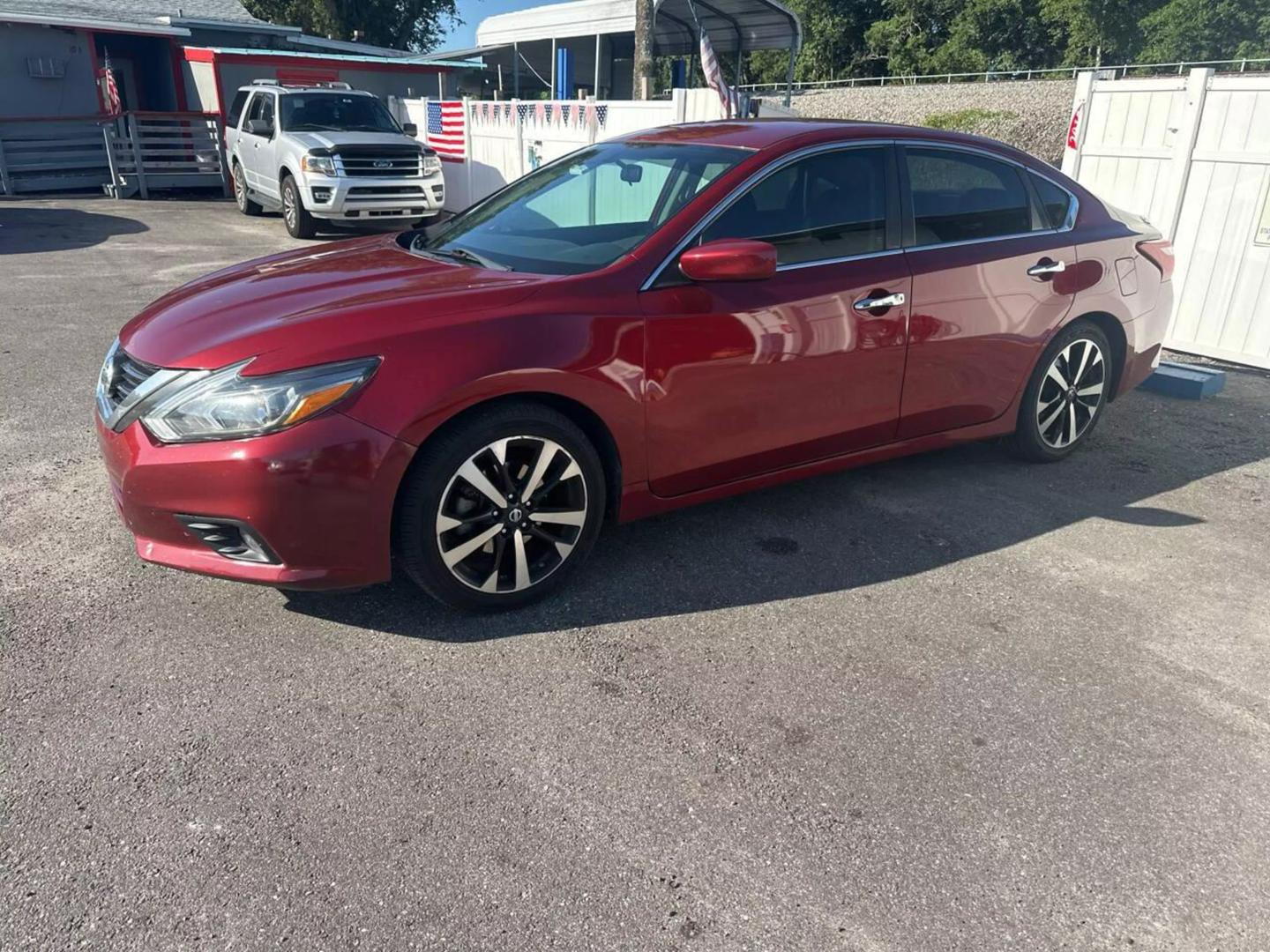 2018 Nissan Altima SR photo 2