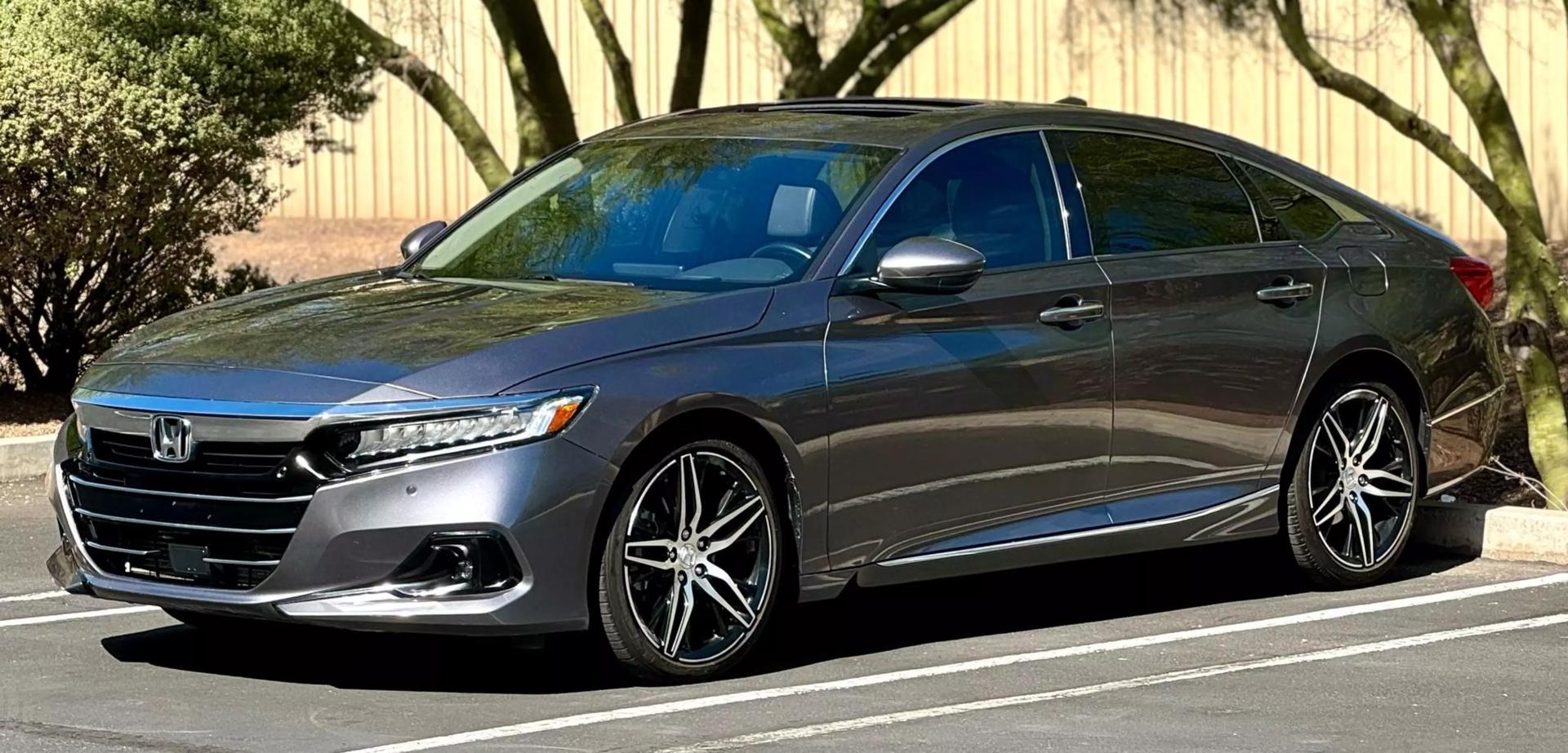 2021 Honda Accord Touring photo 3