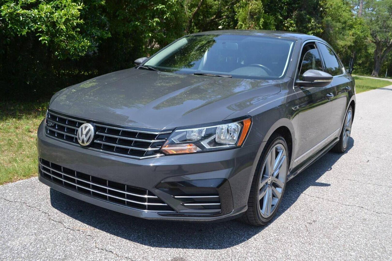 2017 Volkswagen Passat R-Line photo 10