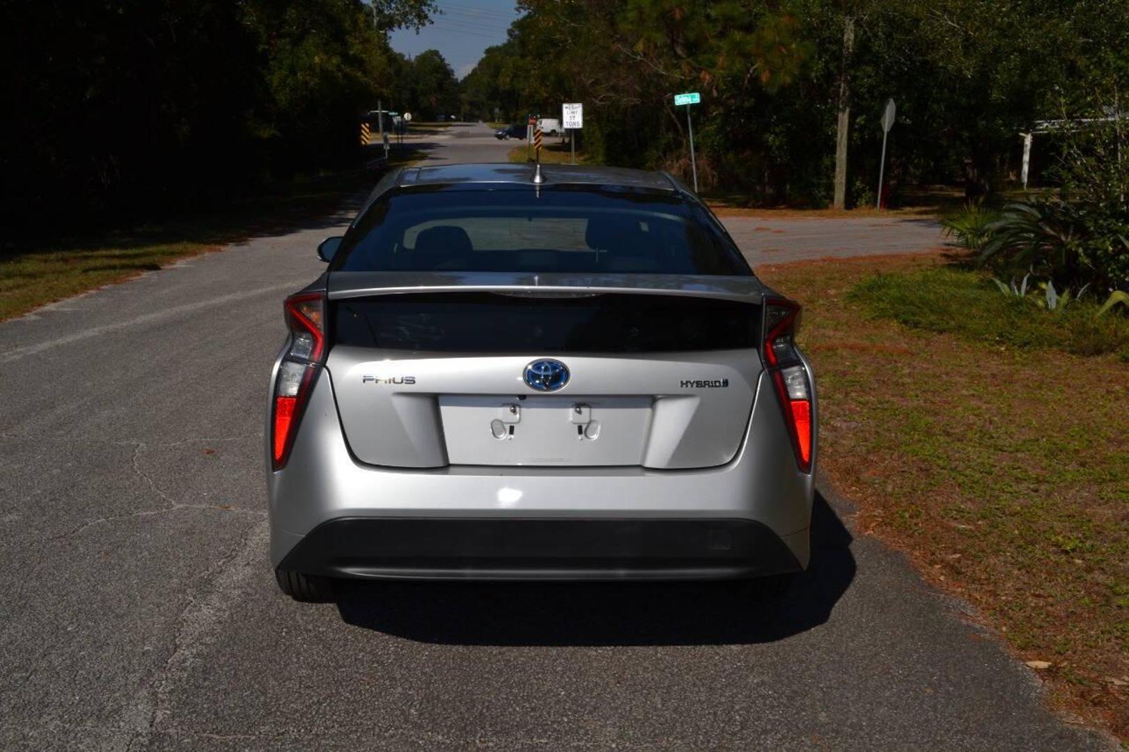 2018 Toyota Prius One photo 7