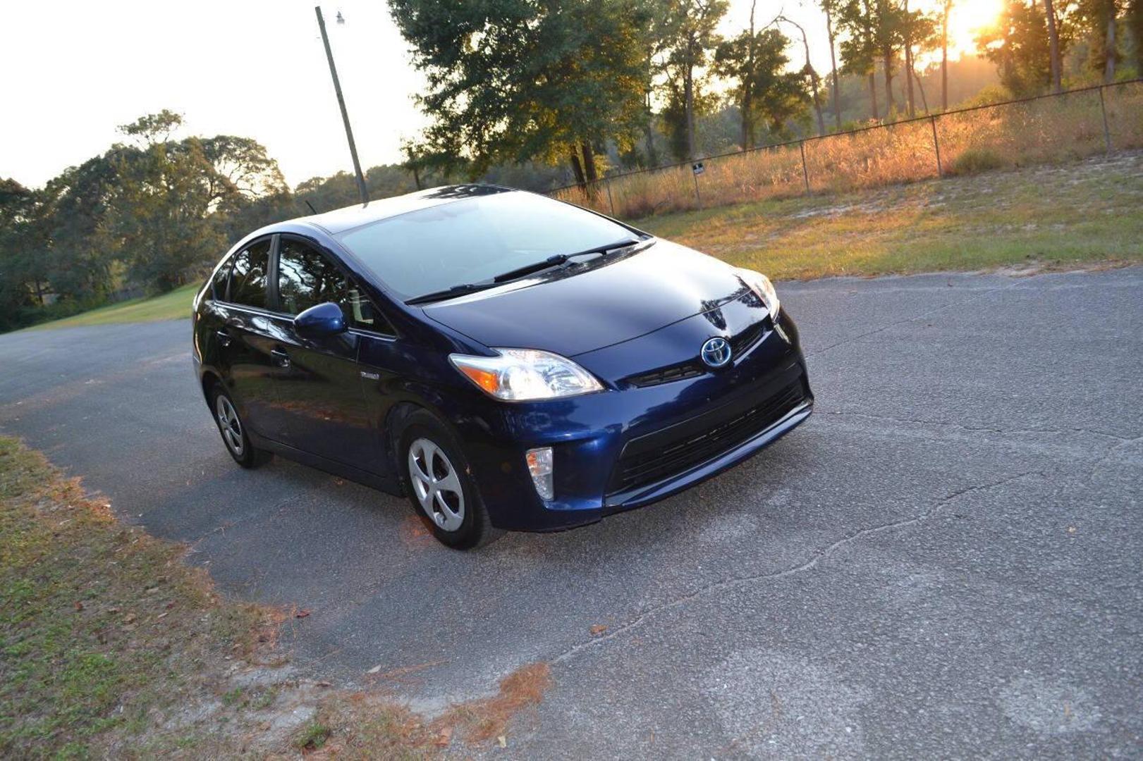 2014 Toyota Prius Four photo 4