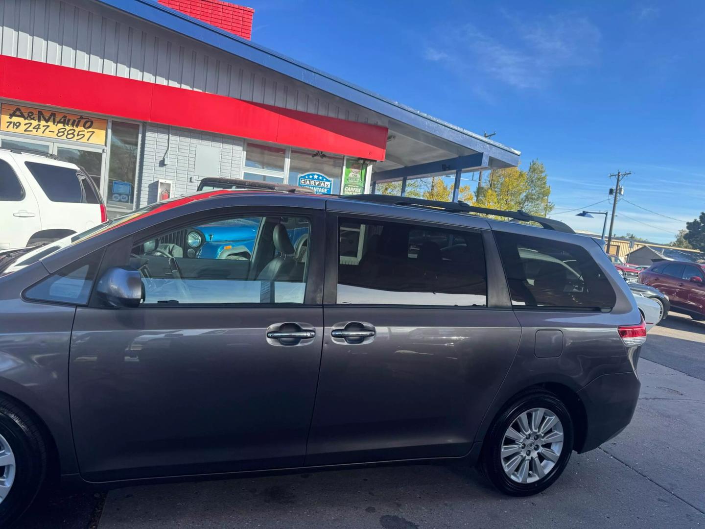 2012 Toyota Sienna XLE photo 5