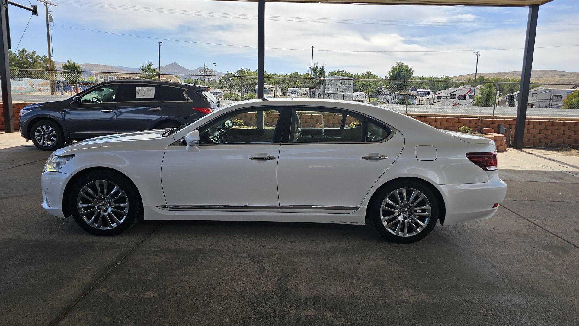 2013 Lexus LS L photo 6