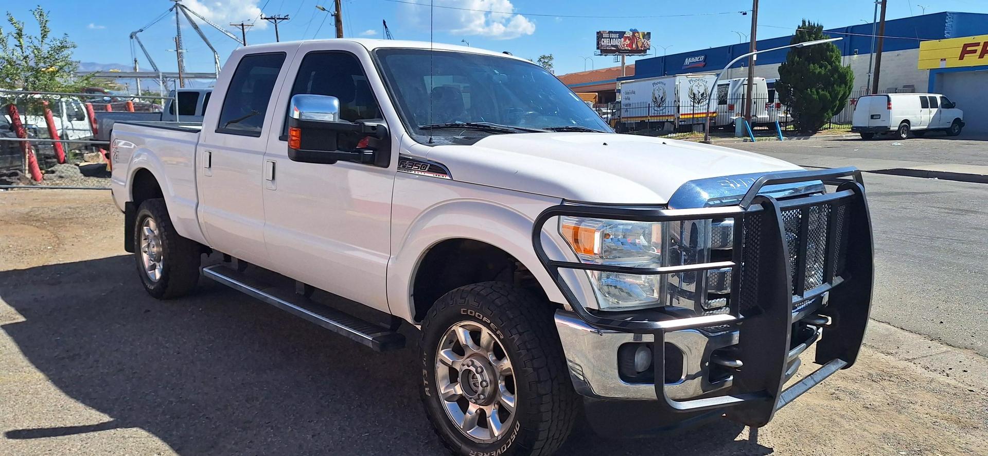 2011 Ford F-350 Super Duty Lariat photo 3