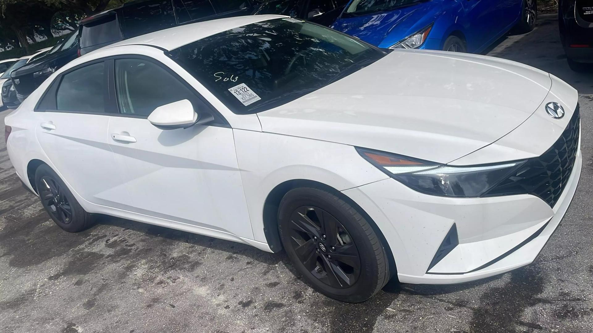 2023 Hyundai Elantra SEL photo 6