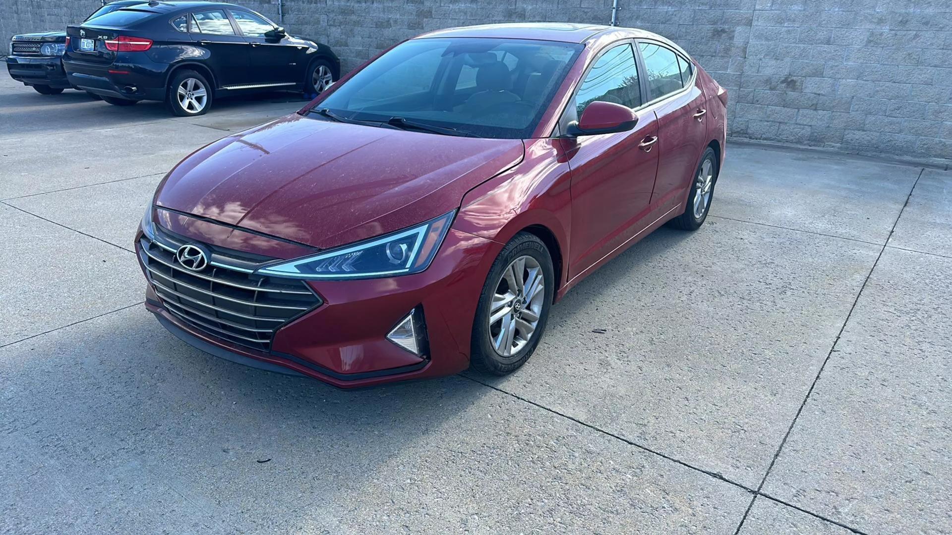 Hyundai Elantra's photo