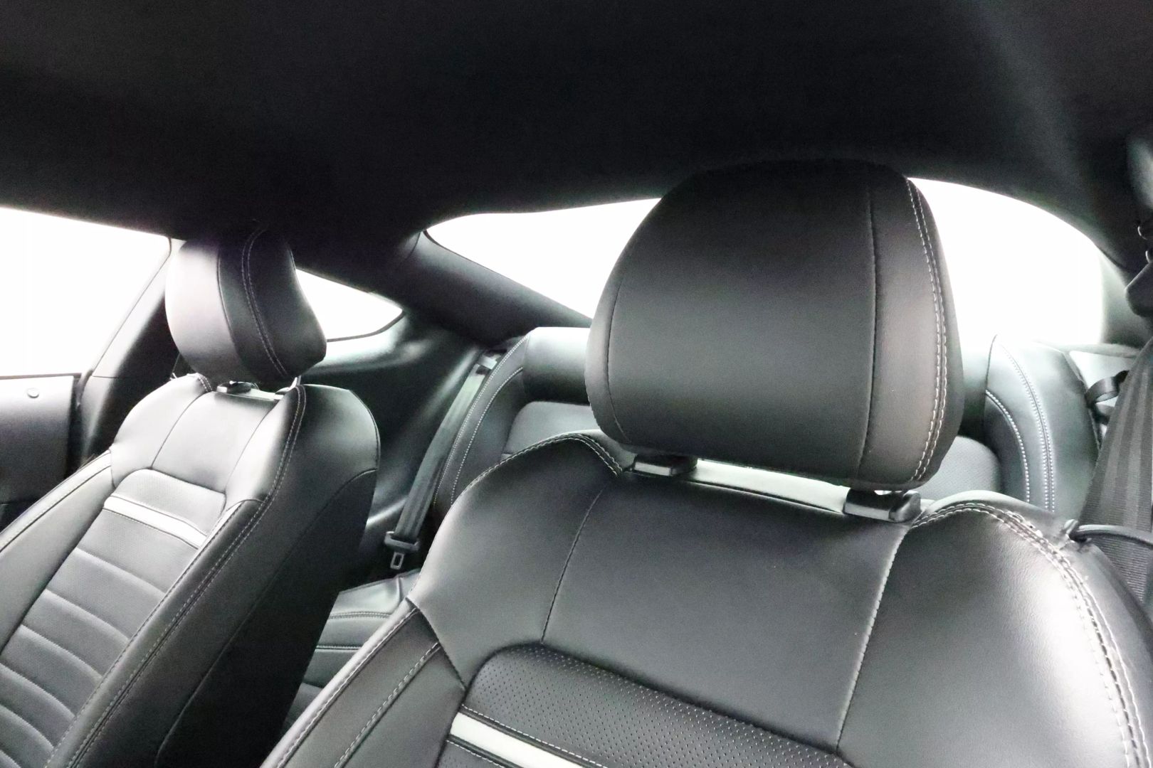 2022 Ford Mustang - Image 19