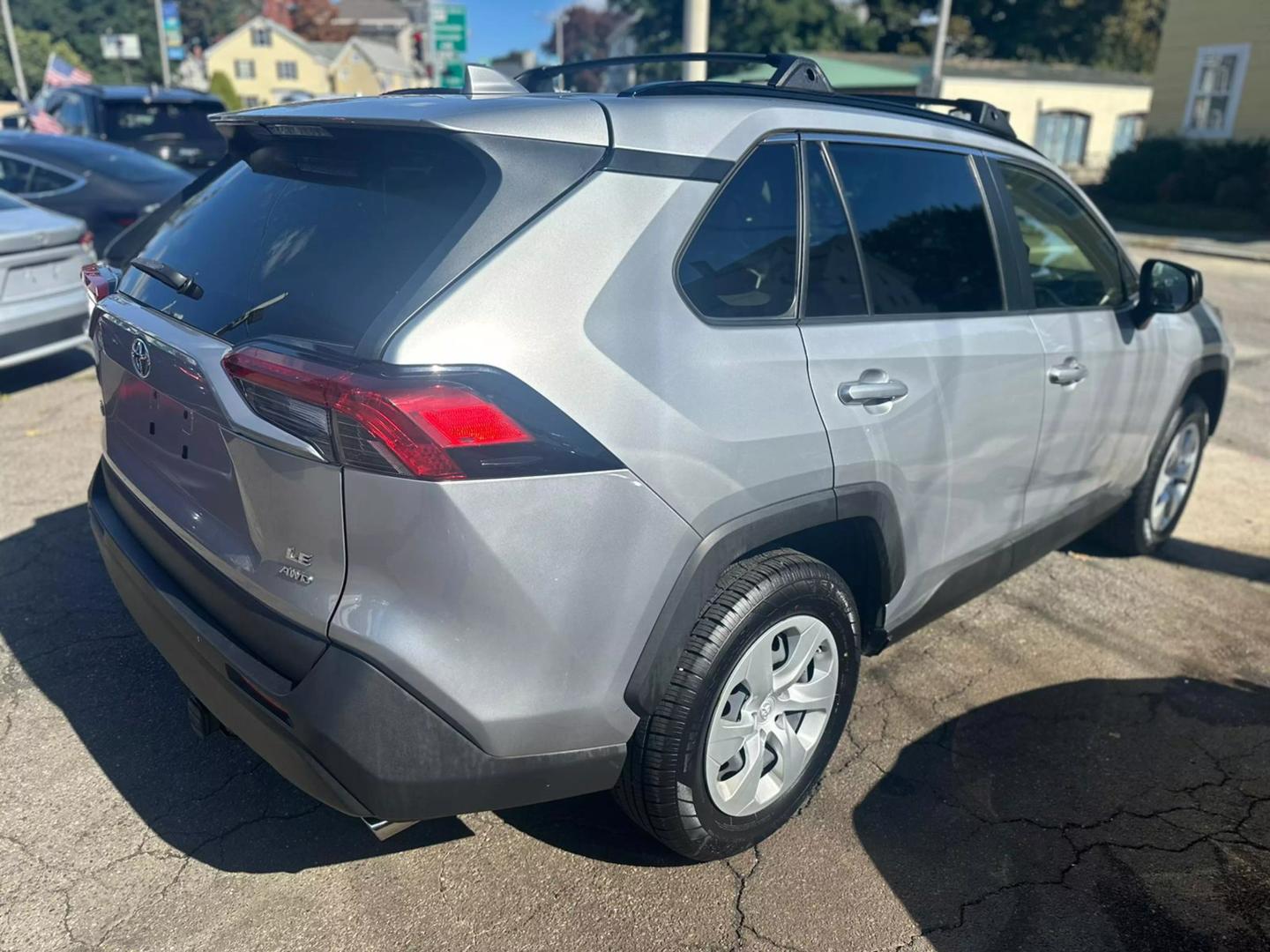 2019 Toyota RAV4 LE photo 5