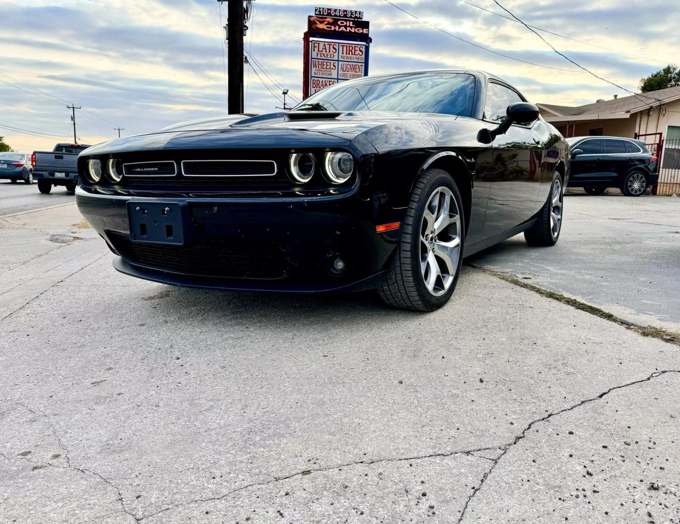 2016 Dodge Challenger SXT photo 6