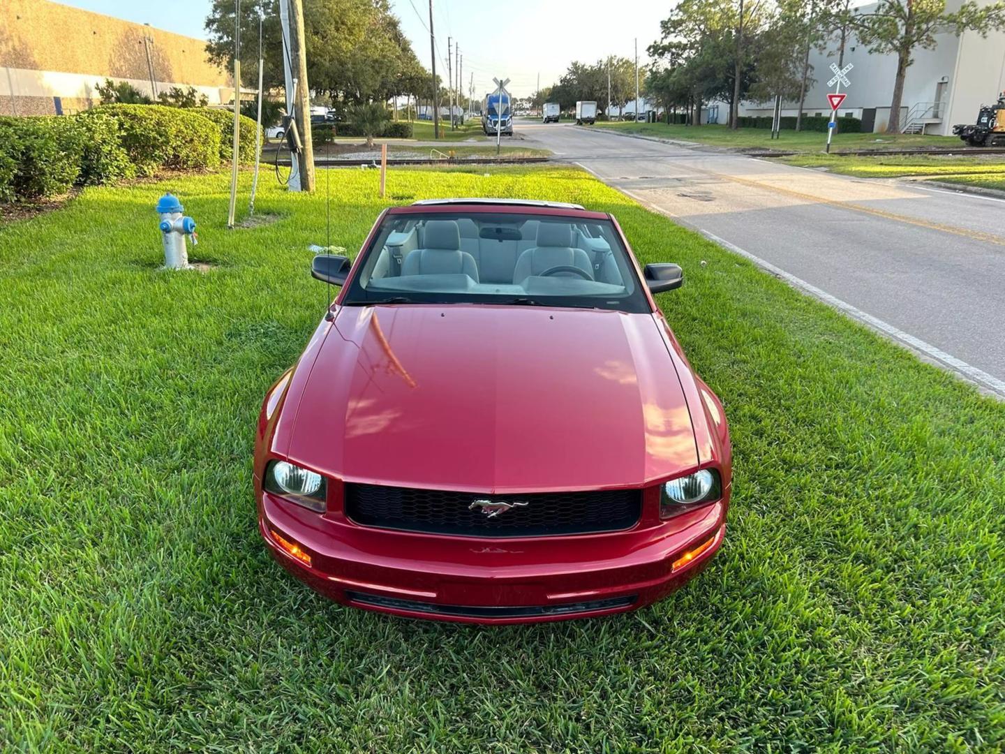 2007 Ford Mustang Premium photo 9