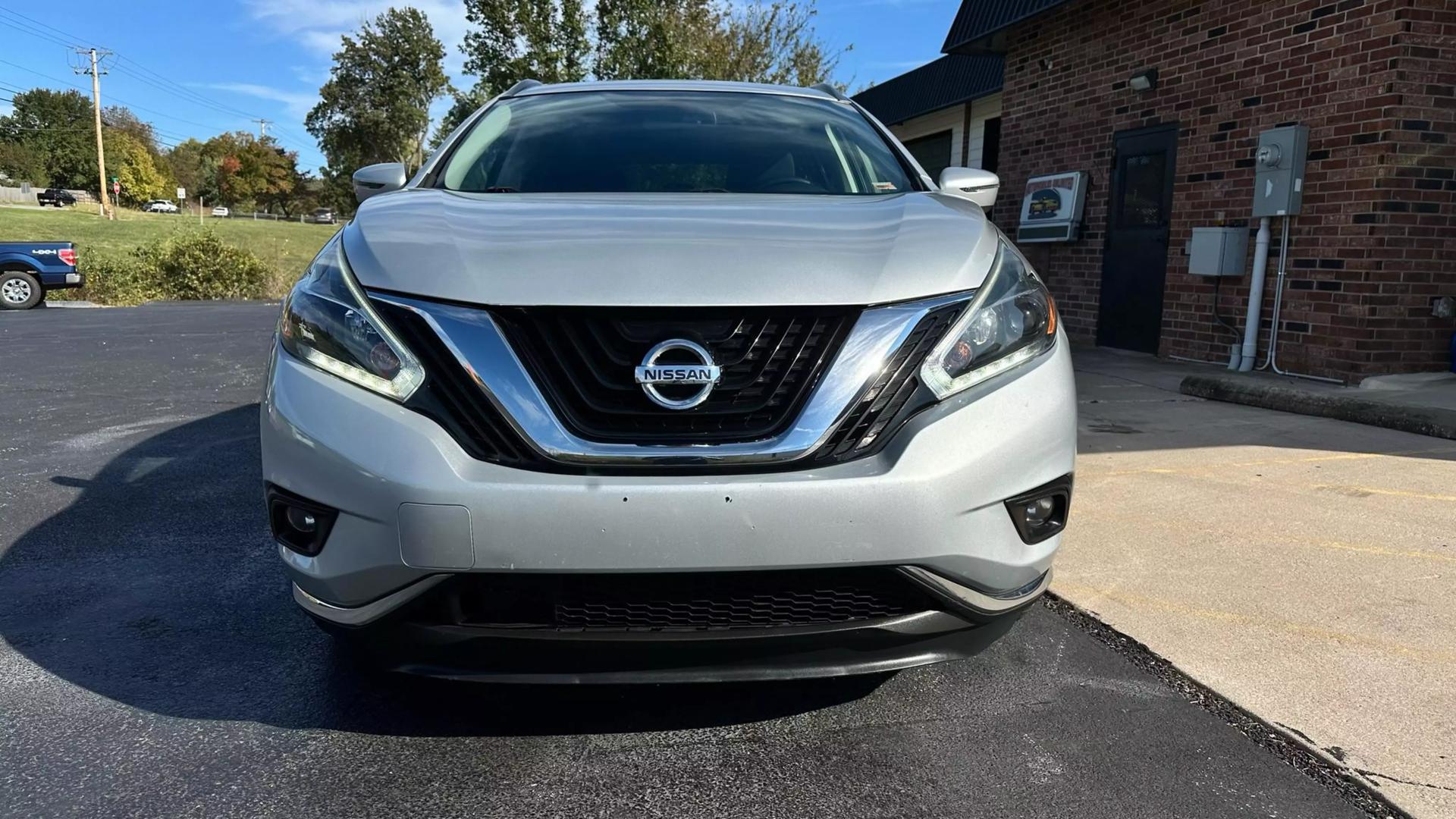 2018 Nissan Murano SV photo 2