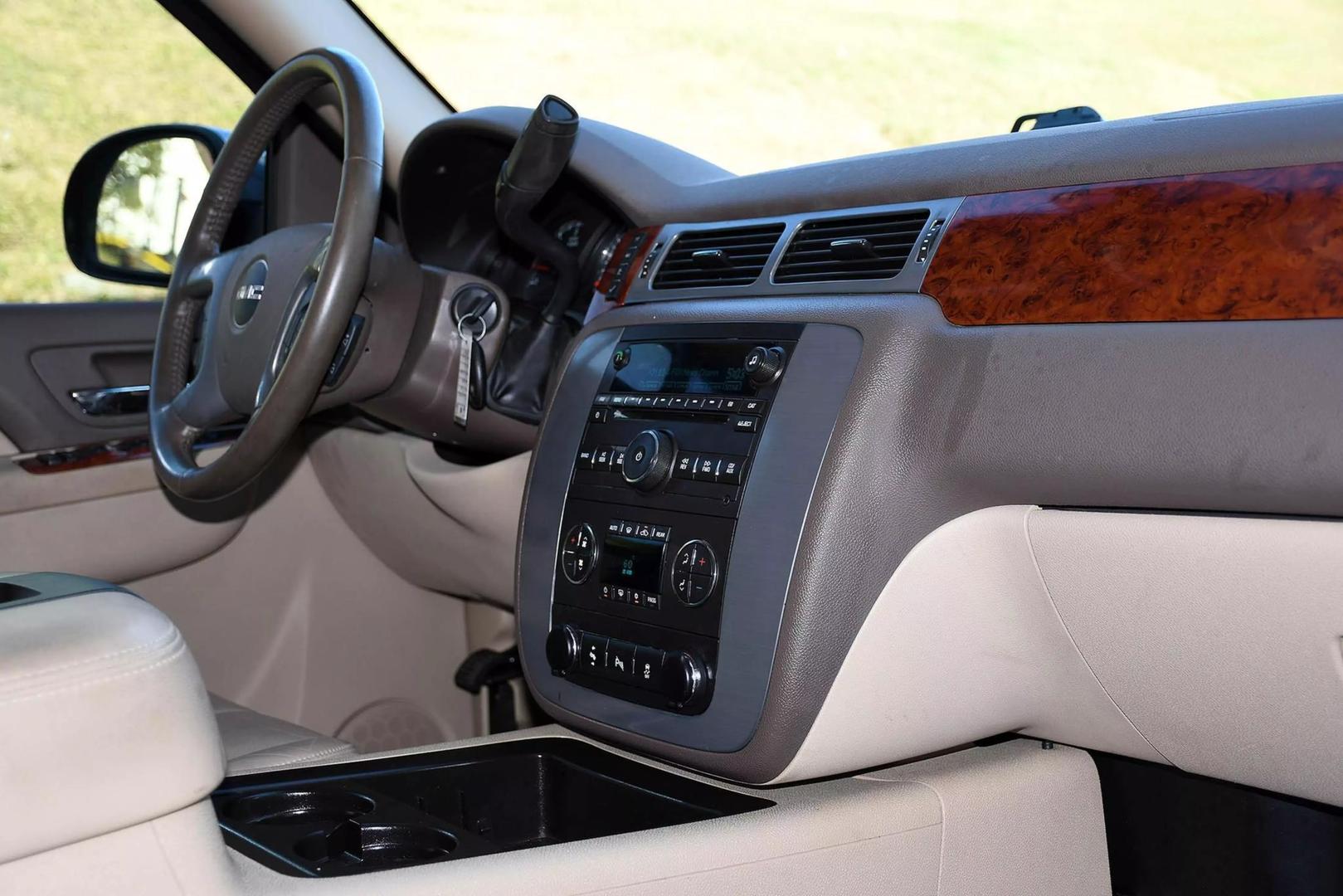 2014 GMC Yukon XL SLT photo 32