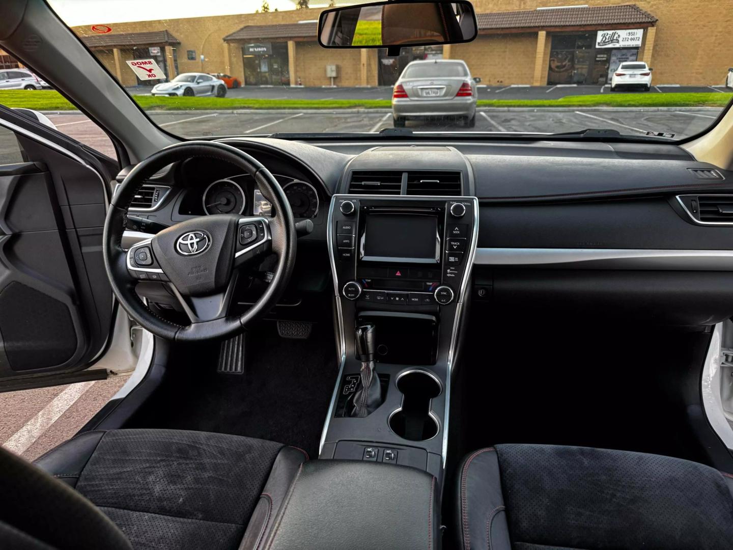 2015 Toyota Camry XSE photo 9