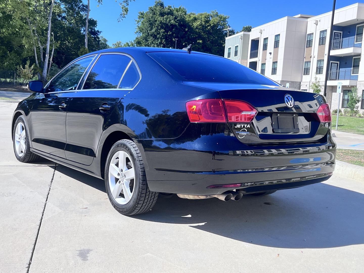 2013 Volkswagen Jetta TDI photo 2