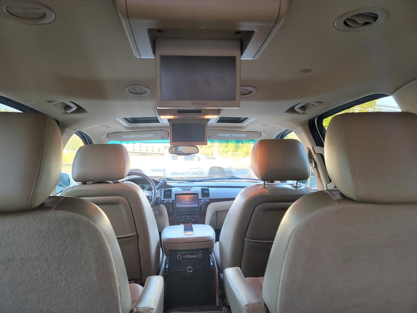 2011 Cadillac Escalade ESV Luxury photo 27