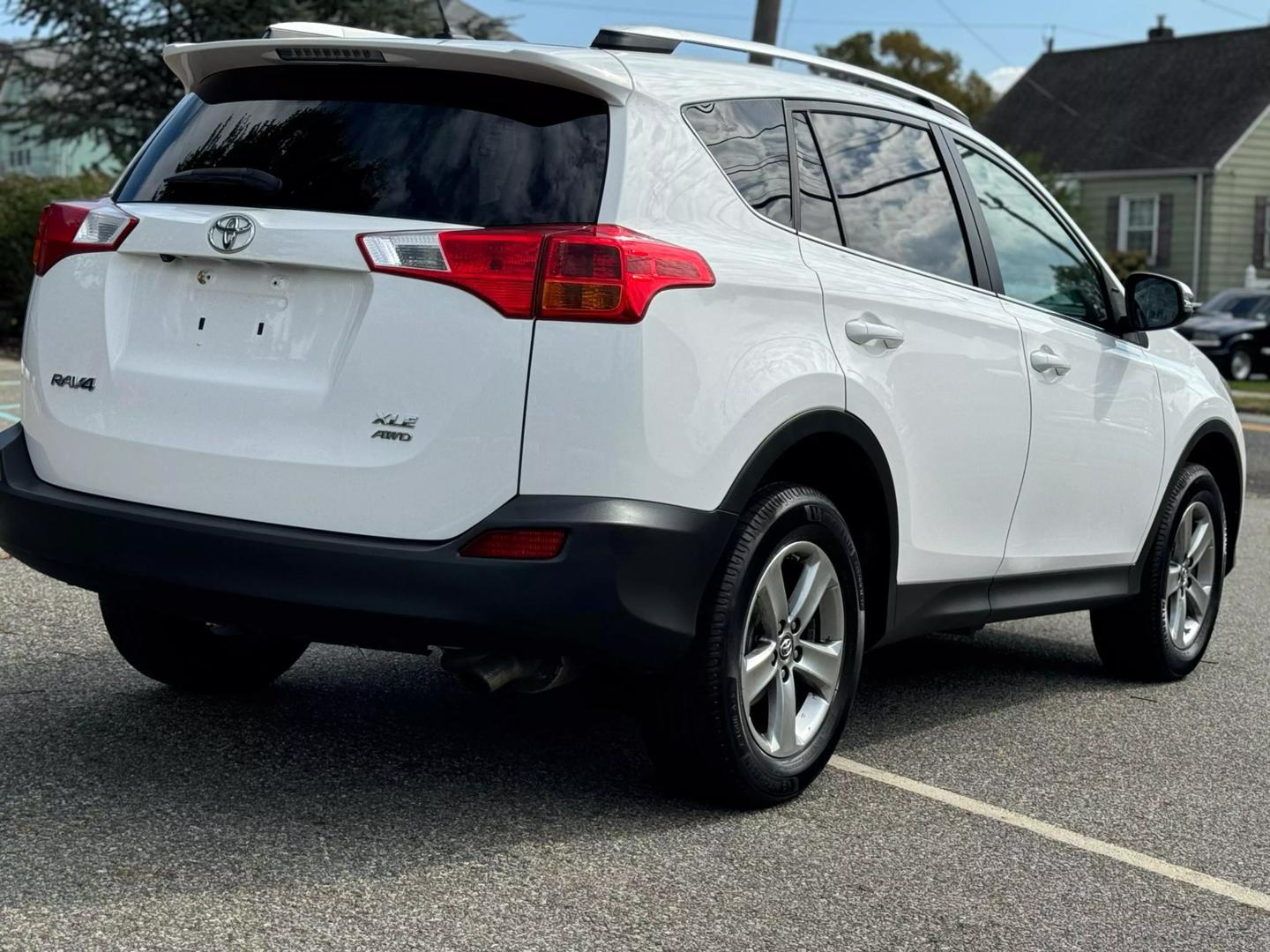 2015 Toyota RAV4 XLE photo 4