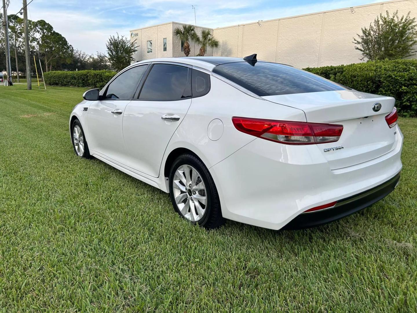 2016 Kia Optima EX photo 5