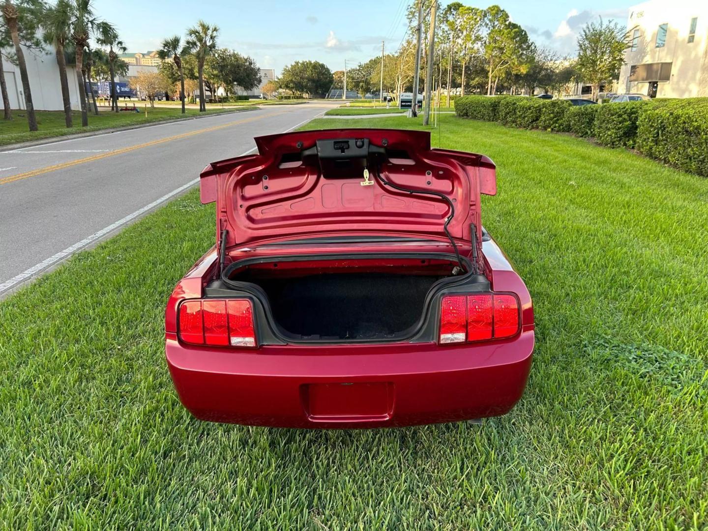 2007 Ford Mustang Premium photo 22