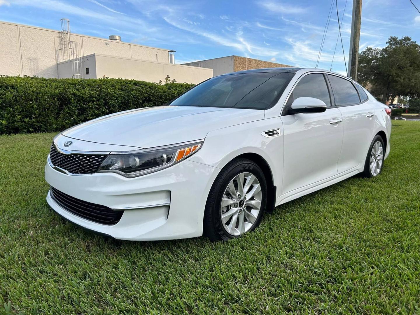 2016 Kia Optima EX photo 3