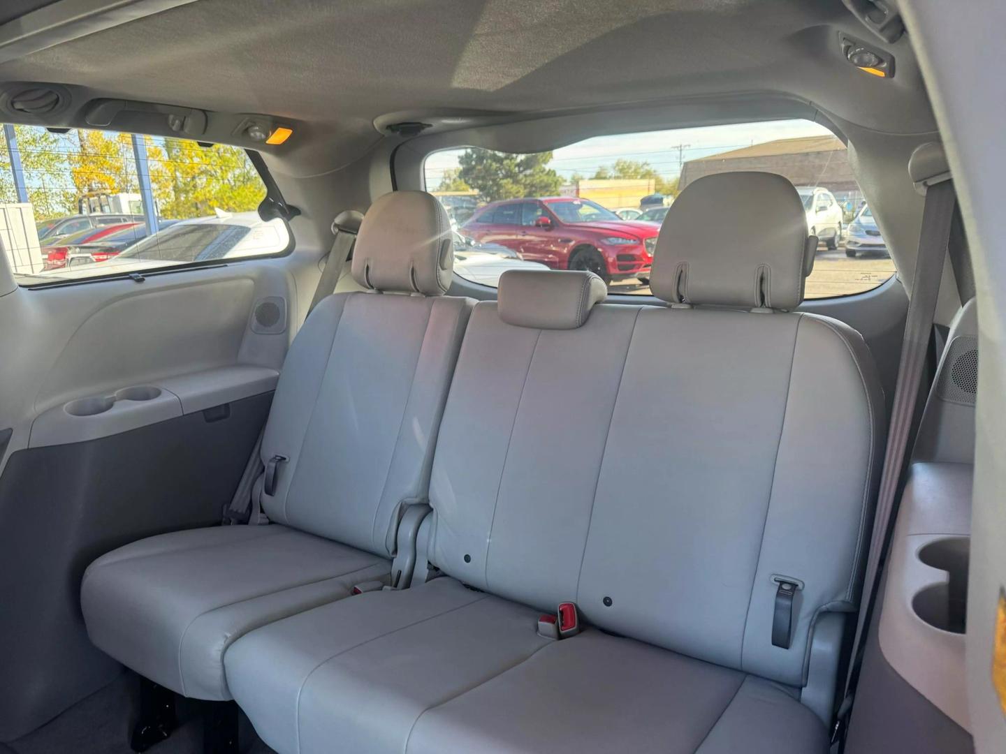 2012 Toyota Sienna XLE photo 24